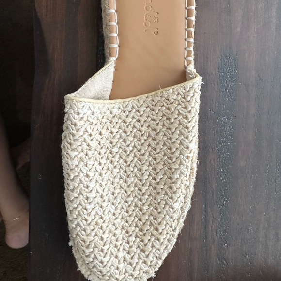Splendid flat shoes. Size 10. Knitted. Beige color. Beautiful. - Picture 7 of 10
